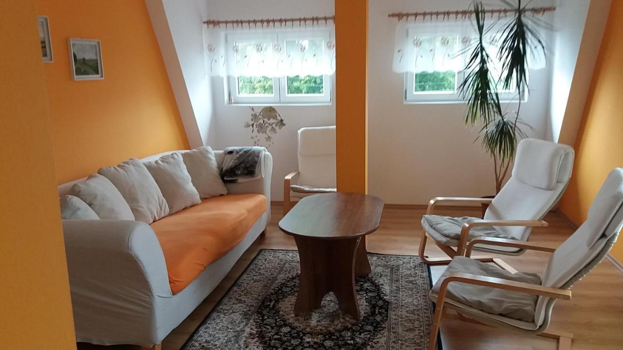 Apartmany Krasna - K68 捷克贾布朗尼城 外观 照片